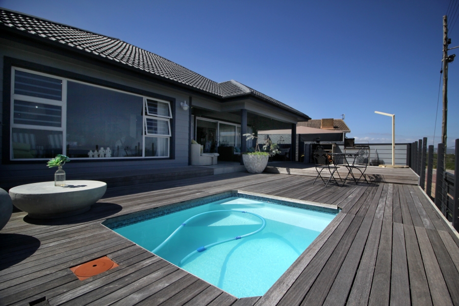 6 Bedroom Property for Sale in Reebok Western Cape